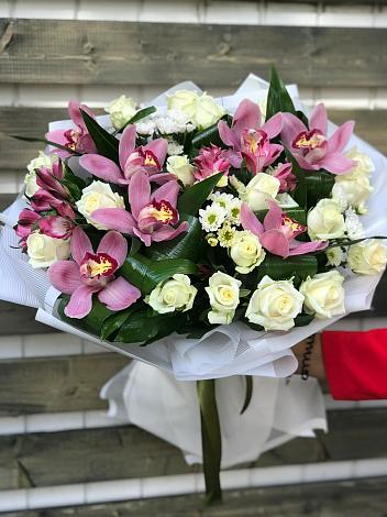 Букет цветов из: Розы и Хризантемы в Стрелецкое