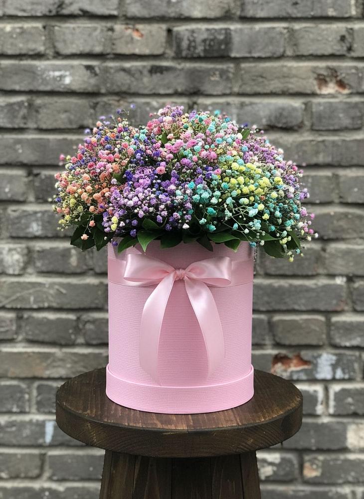 Цветочная композиция из Гипсофила и Розы в шляпной коробке в Стрелецкое