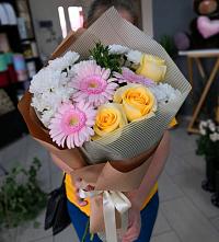 Букет цветов из:  Герберы, Розы и Хризантемы в Стрелецкое