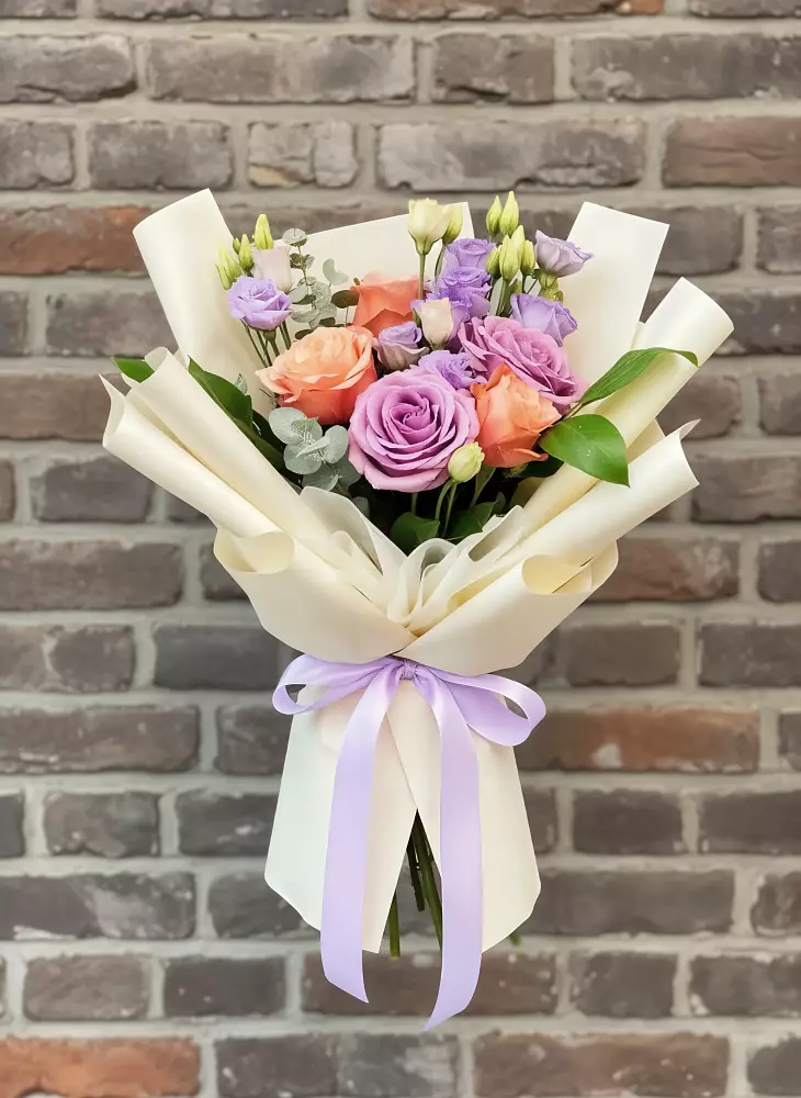 Букет цветов из: Лизиантусы и Розы в Стрелецкое