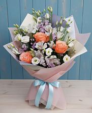 Букет цветов из:  Лизиантусы, Розы, Альстромерии и Гипсофила в Стрелецкое