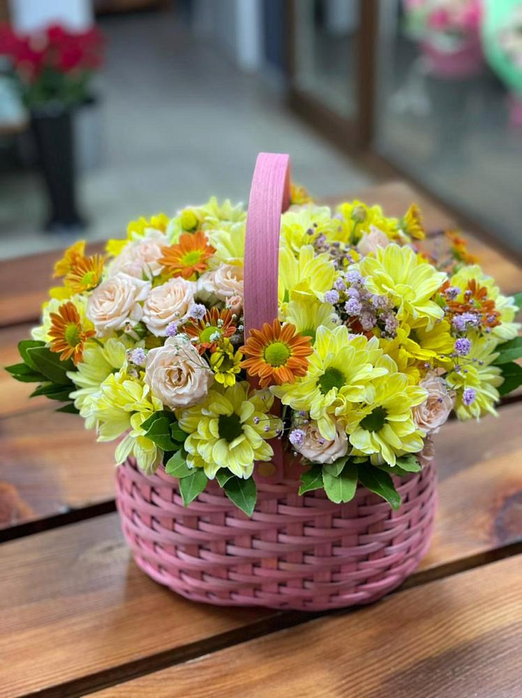 Цветочная композиция из Хризантемы и Розы в корзине в Стрелецкое