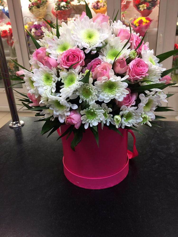 Цветочная композиция из Розы и Хризантемы в шляпной коробке в Стрелецкое