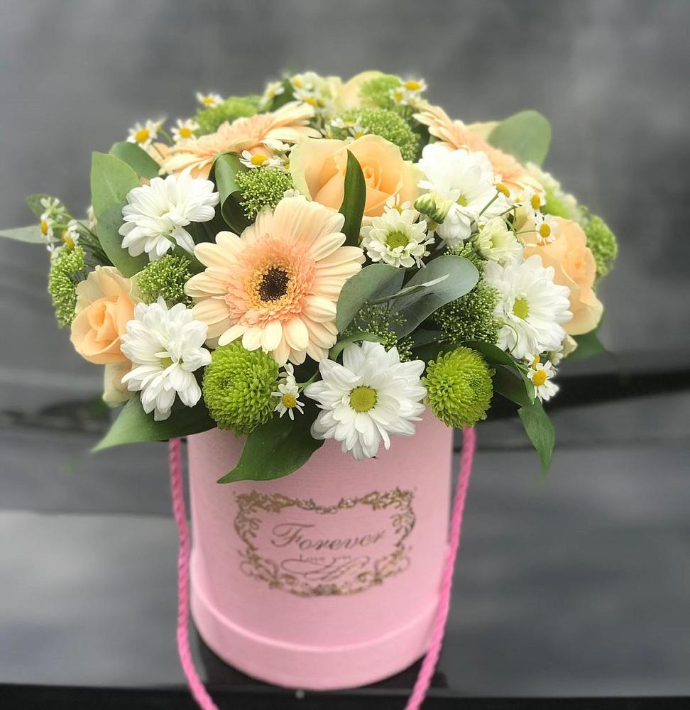 Цветочная композиция из Розы, Герберы и Хризантемы в шляпной коробке в Стрелецкое