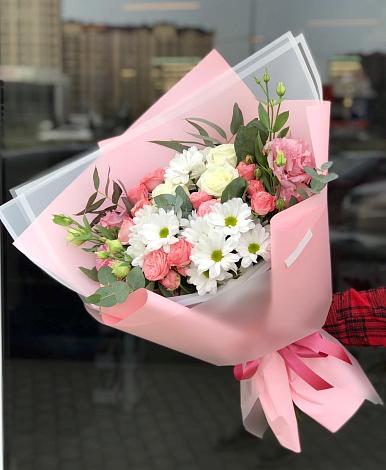 Букет цветов из: Розы, Лизиантусы и Хризантемы в Стрелецкое